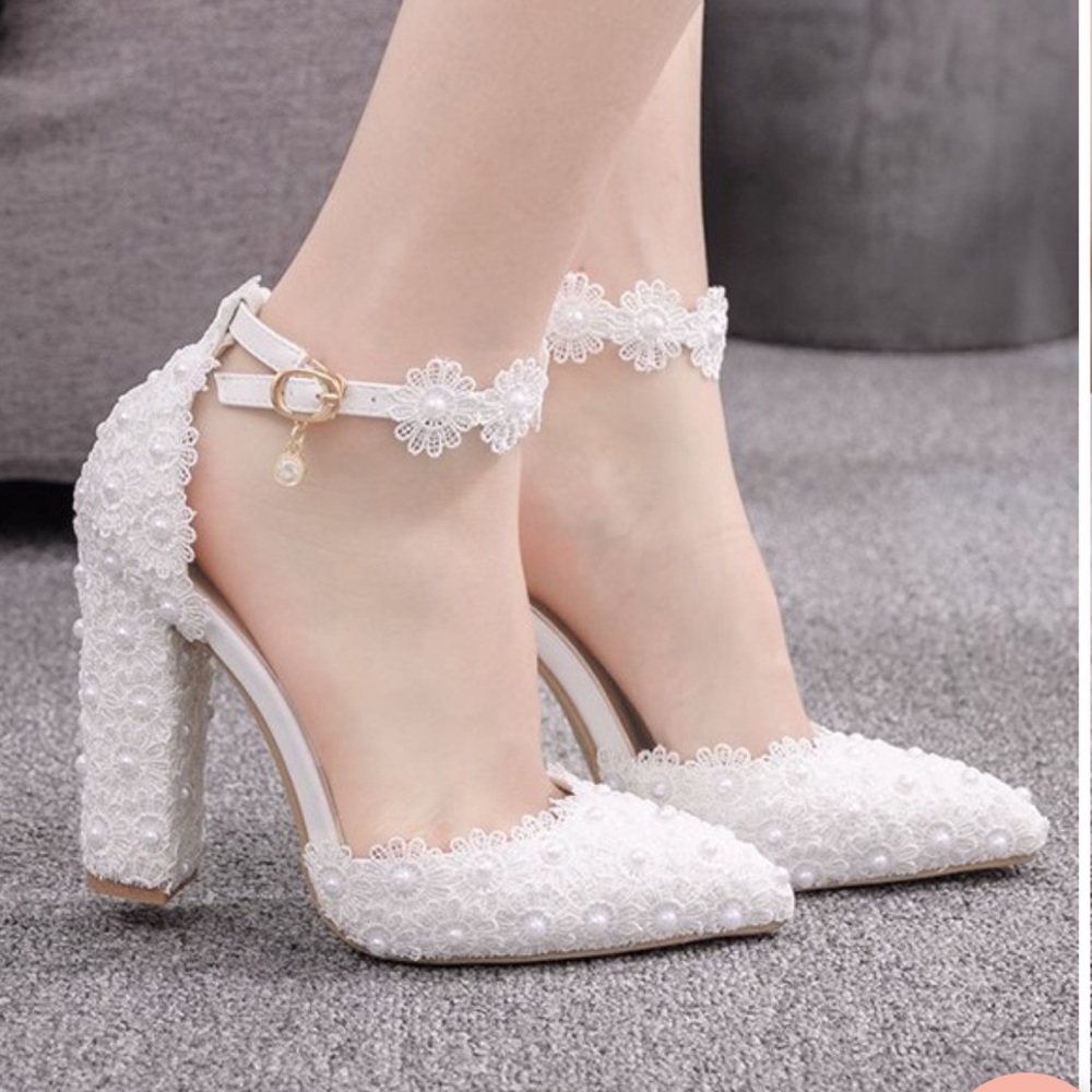 Women's PU Closed Toe With Flower Stiletto Heel High Heels